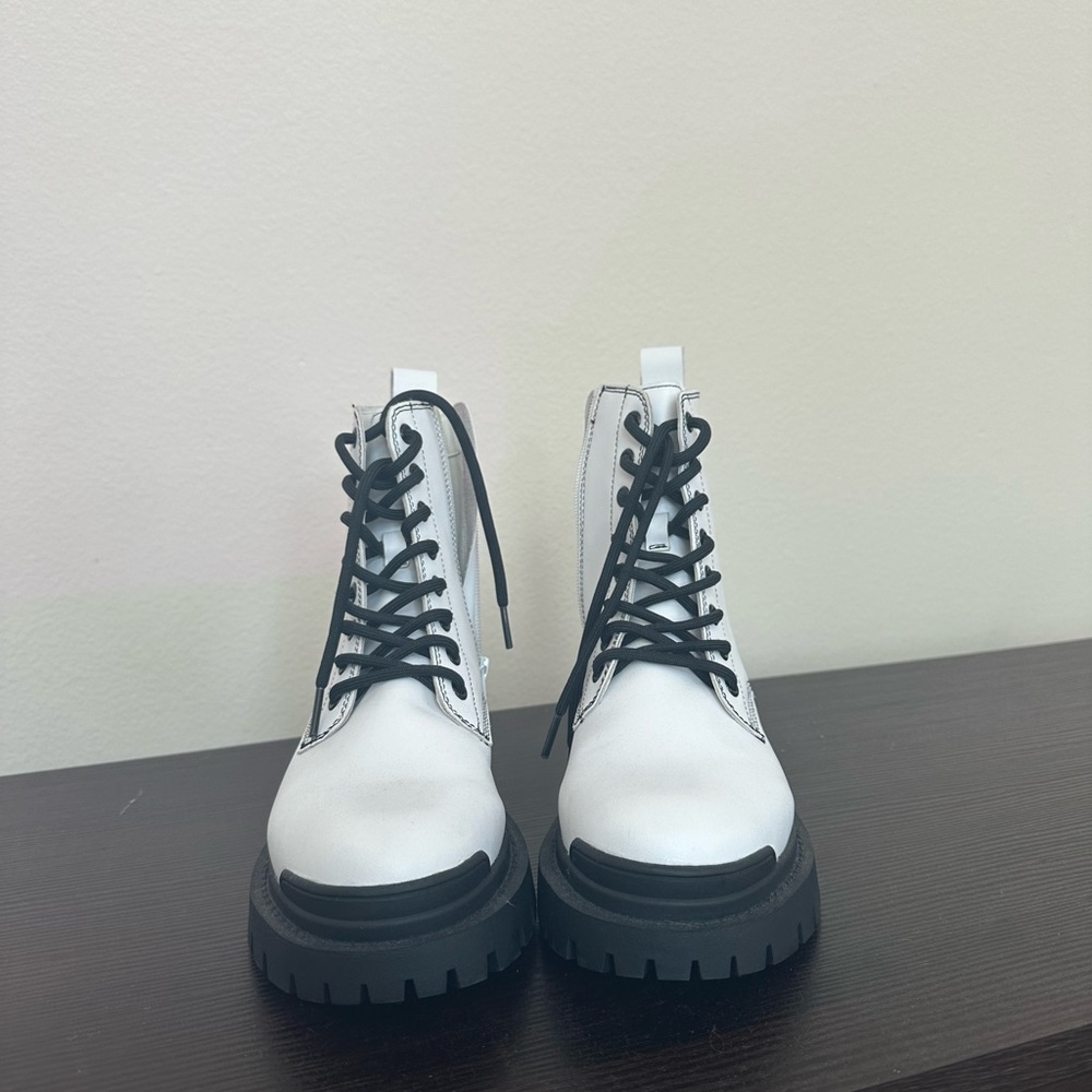 NEW Aqua White Leather Combat Boots - Picture 5 of 9